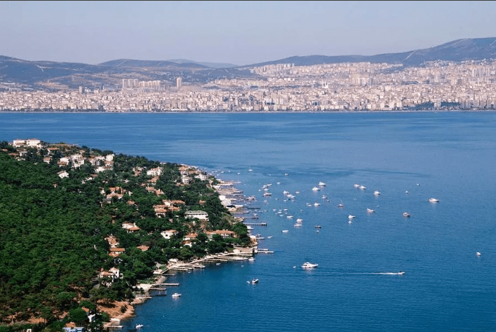 Прекрасный вид с самой высокой точки острова Бююкада. Источник изображения: Яндекс. Картинки