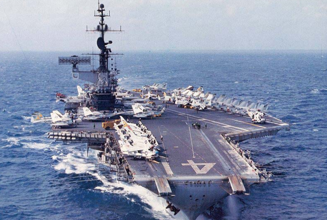 Атомный авианосец Мидуэй. Один из самых мощных кораблей современности, почти 100 боевых самолётов,  почти 100 тысяч тонн водоизмещения.  