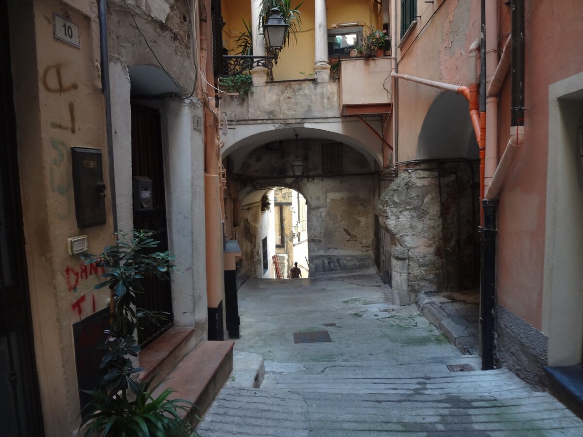 Средневековые кварталы Ла-Пинья. Сан-Ремо. Италия.