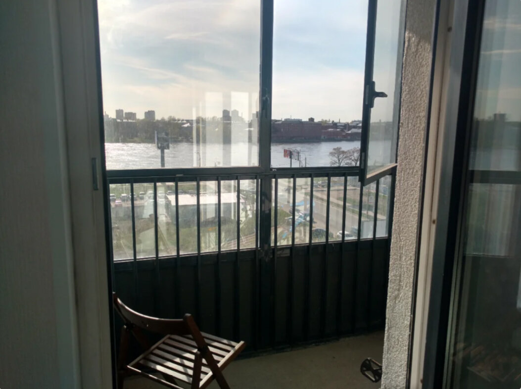 Вид из квартиры на набережной