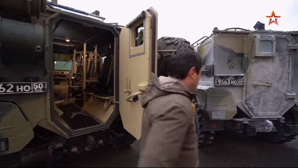 V-образная форма корпуса и противоминные сидения. Кадр из "Военной приемки" 