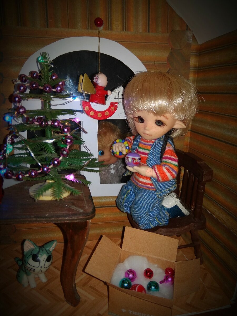 Тут Нинья подглядывает в окошко )