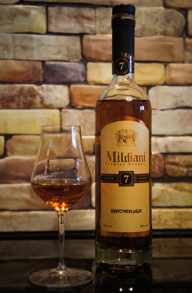 Куплен в супермаркете формата у дома в Батуми за 45 лари (~1250 руб.). Дата производства 03.10.2018 г.
Мои впечатления о коньяке следующие:
