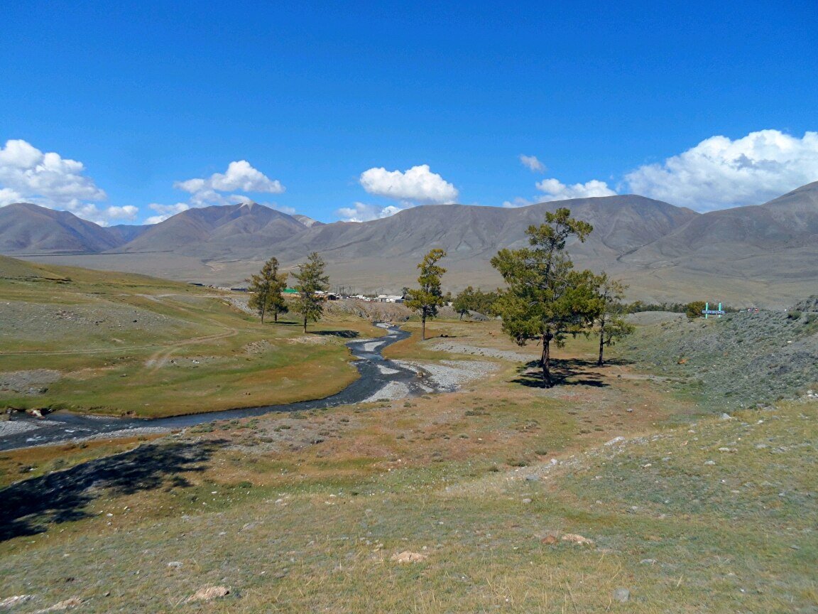 Село мугур аксы. Застава Мугур Аксы. Тува Монгун Тайга.