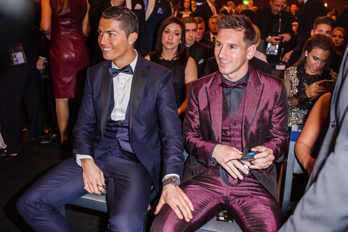 Все говорят что Криштияну Роналду один из самых богтаых людей нетрадиционной арентации 