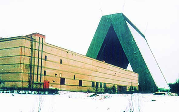 Приемный центр узла дальнего обнаружения с РЛС «Дунай-3» в окрестностях Кубинки у деревни Акулово. Открытое официальное название - Радиотелескоп, неофициальное название - Шалаш