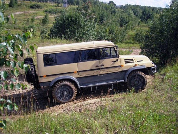 Модель могла стать полноценной заменой заграничным внедорожникам, но не нашла покупателя, поэтому «КамАЗ Бархан» дальше нескольких собранных прототипов не продвинулся.