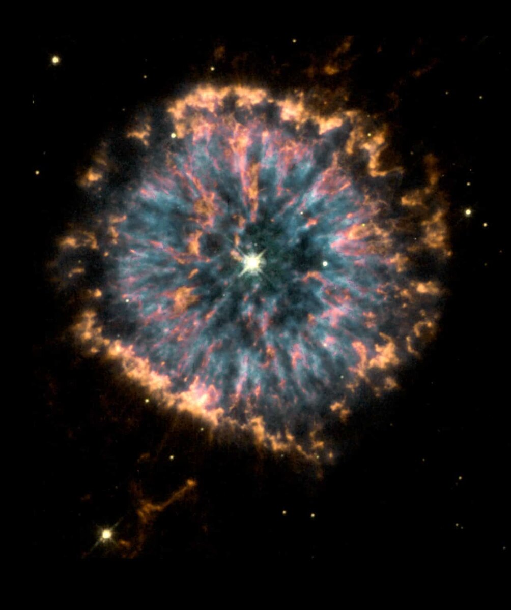 Туманность Яpкий глaз (NGC 6751)