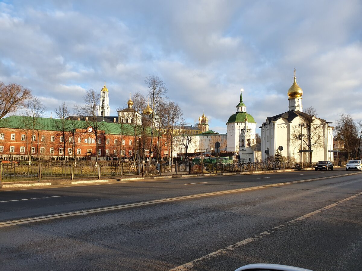 богородицкая церковь сергиев посад. сергиевская церковь сергиев посад. пятницкое подворье сергиев посад фото.