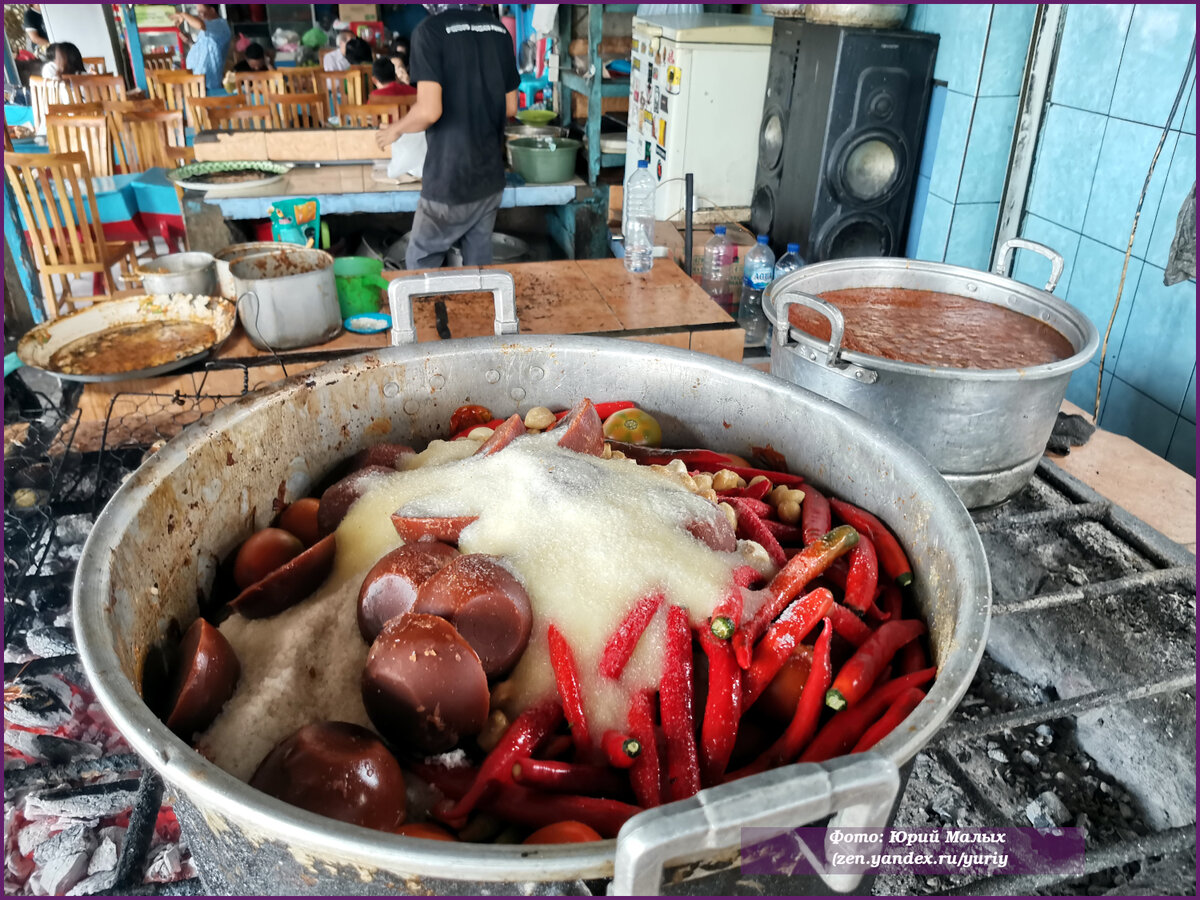 Объесться морепродуктами за 600 рублей реально. Сходили на легендарный рынок (Бали)