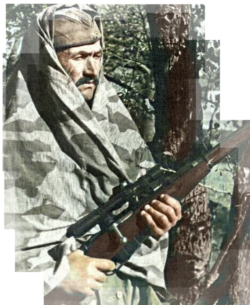 Снайпер РККА в трофейном камуфляже. Фотография использована в качестве иллюстрации.