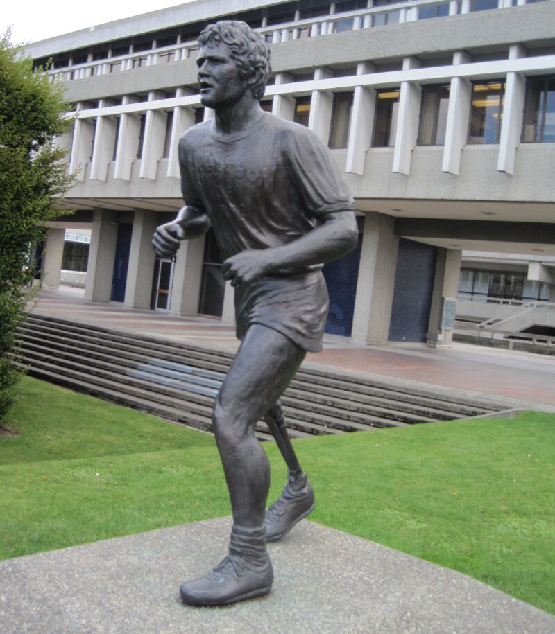 Памятник Терри Фоксу в городе Виктория