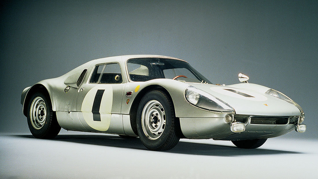 Машина появилась в 1963 году. Имеет двигатель Porsche 904 Carrera GTS объёмом 1966 см³ развивает мощность 180 лошадиных сил.