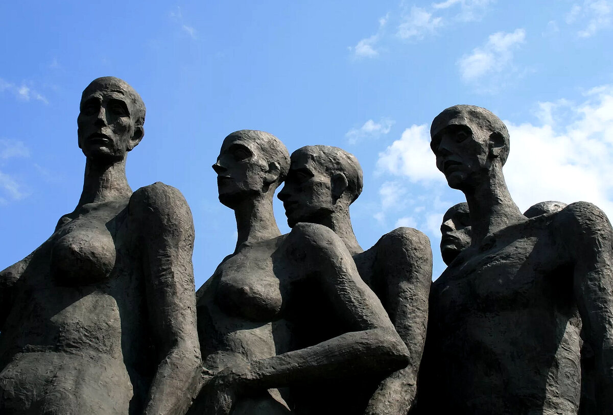 Памятники и мемориалы, посвященные Холокосту