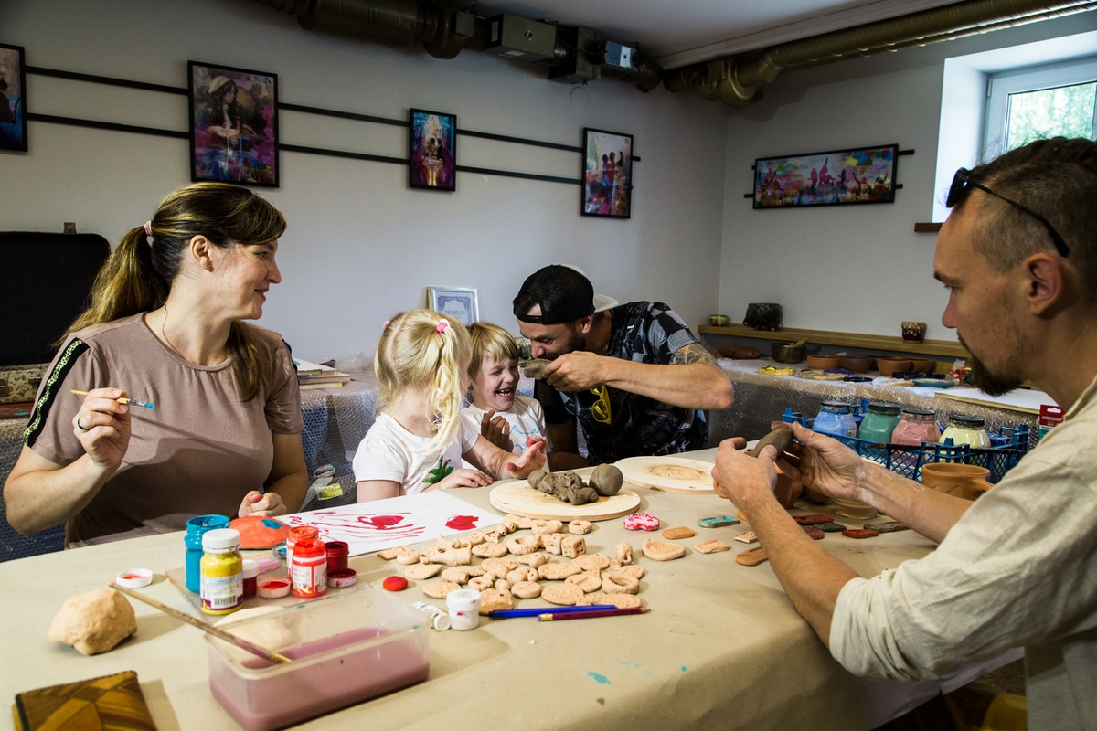  Все деньги фонд «Со-единение» направит на проведение «Маминой школы», которая в 2020 году пройдет в северной столице.  