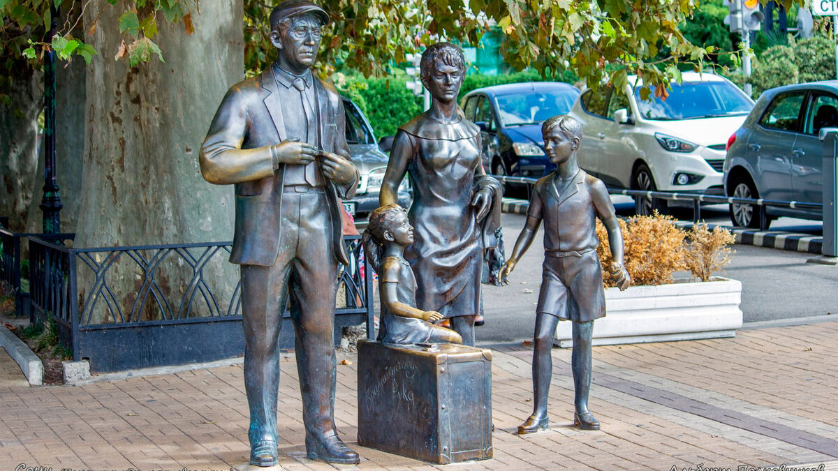 Памятник героям фильма «Бриллиантовая рука»