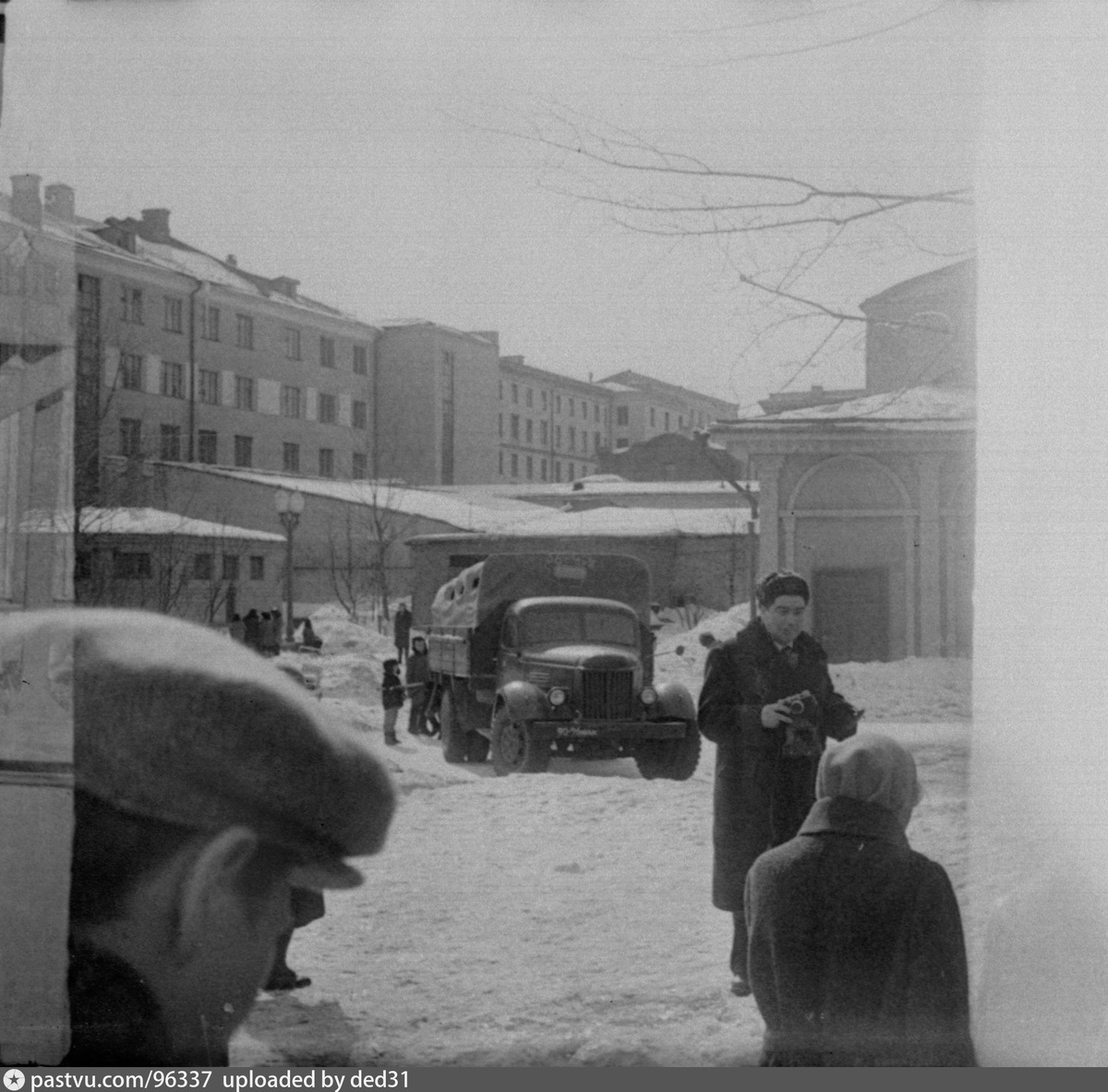 Уборная в левом углу