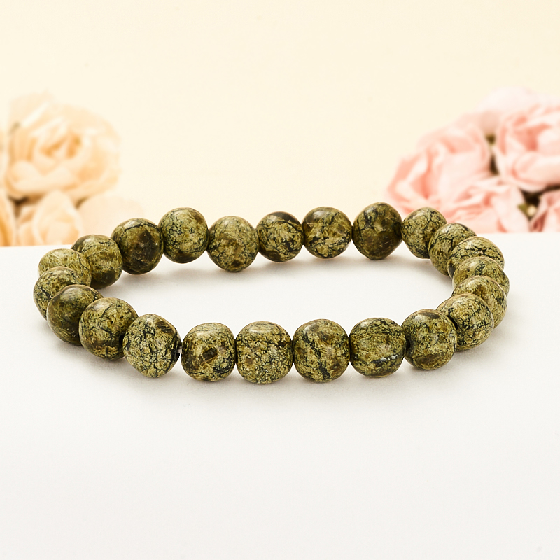 Магия камня змеевик. Камень змеевик описание. Змеевик камень магические свойства. Змеевик камень талисман. Бусы из змеевика.