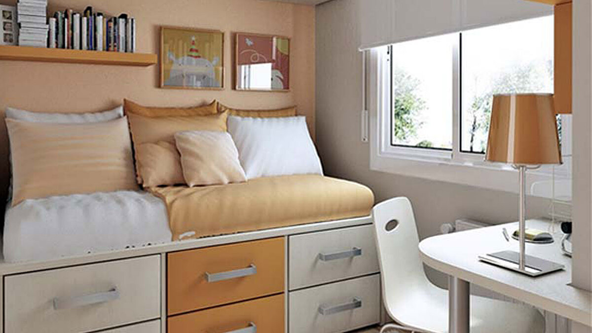 Интерьер небольшой детской комнаты. Обустройство рабочей зоны, места отдыха и хранения.