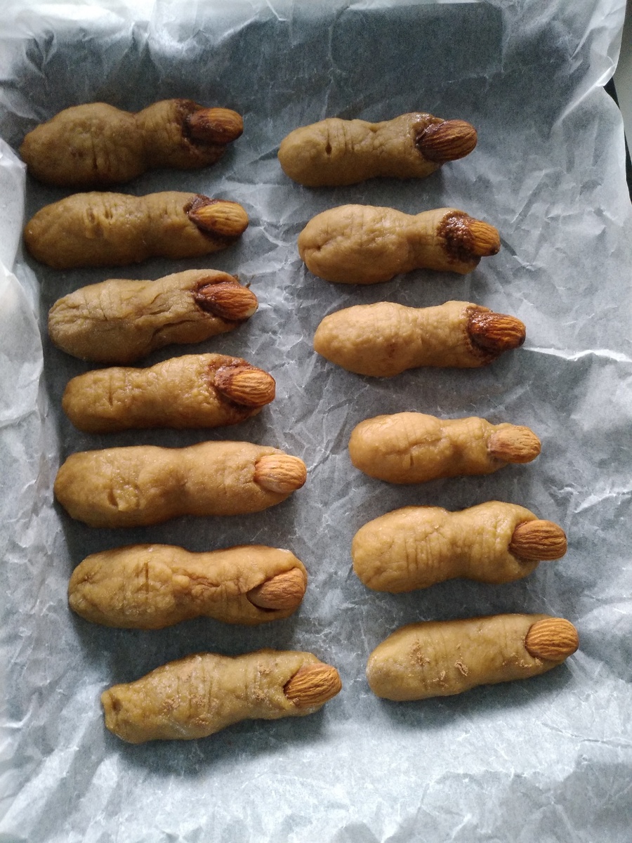 Налепила пеньки)