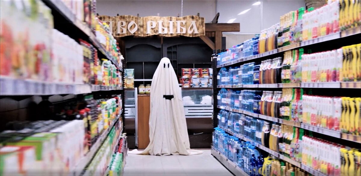 Слегка смешной злодей. Кадр из х/ф «Страшные истории для рассказа у костра».