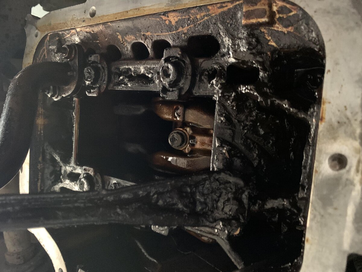 Вот как бывает если менять редко менять масло, да еще и плохого качества.