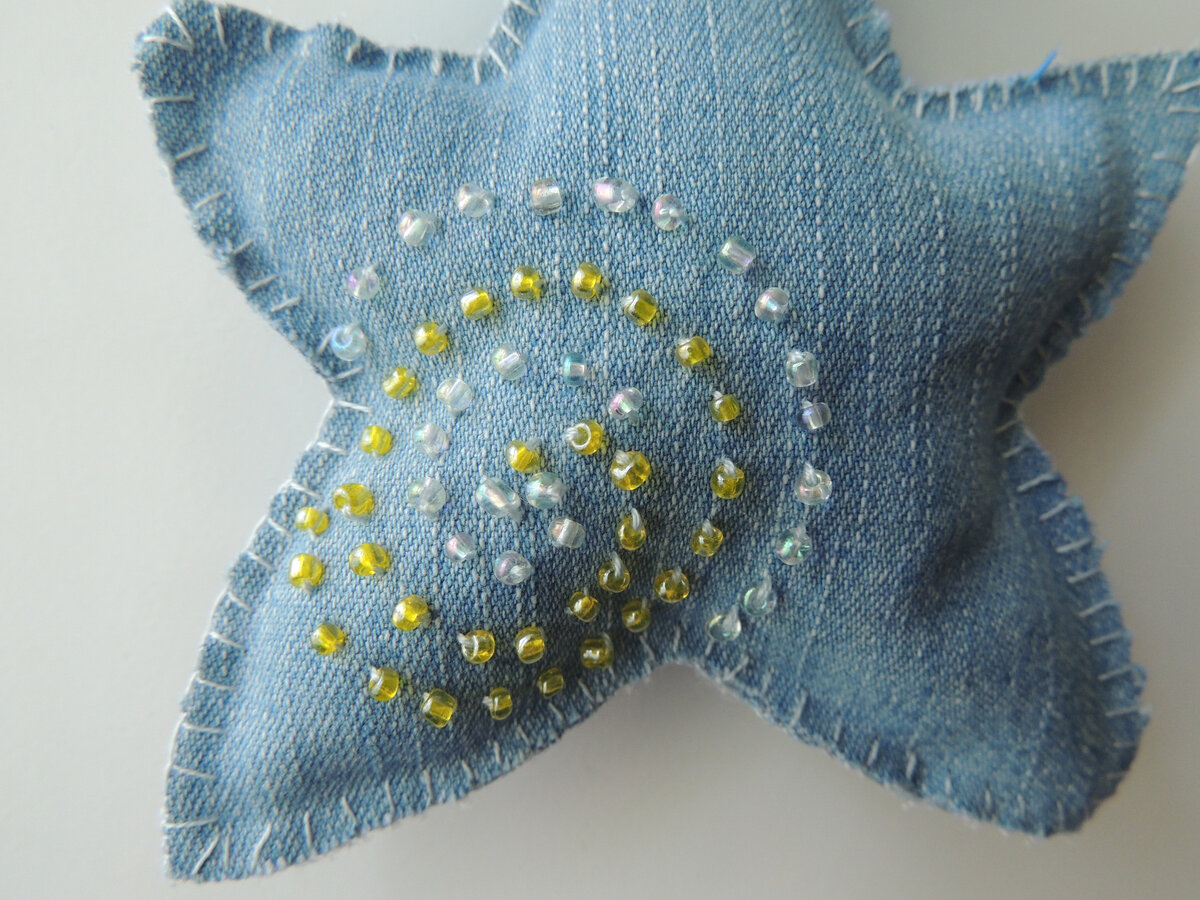 Рисунок на всех игрушках сделала одинаковый