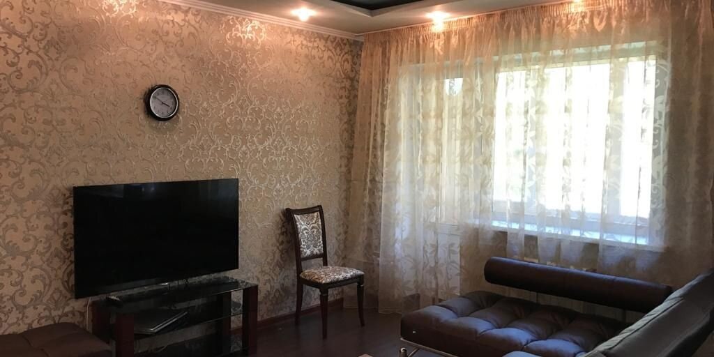 Пришлось заменить одну лампочку и увеличить яркость