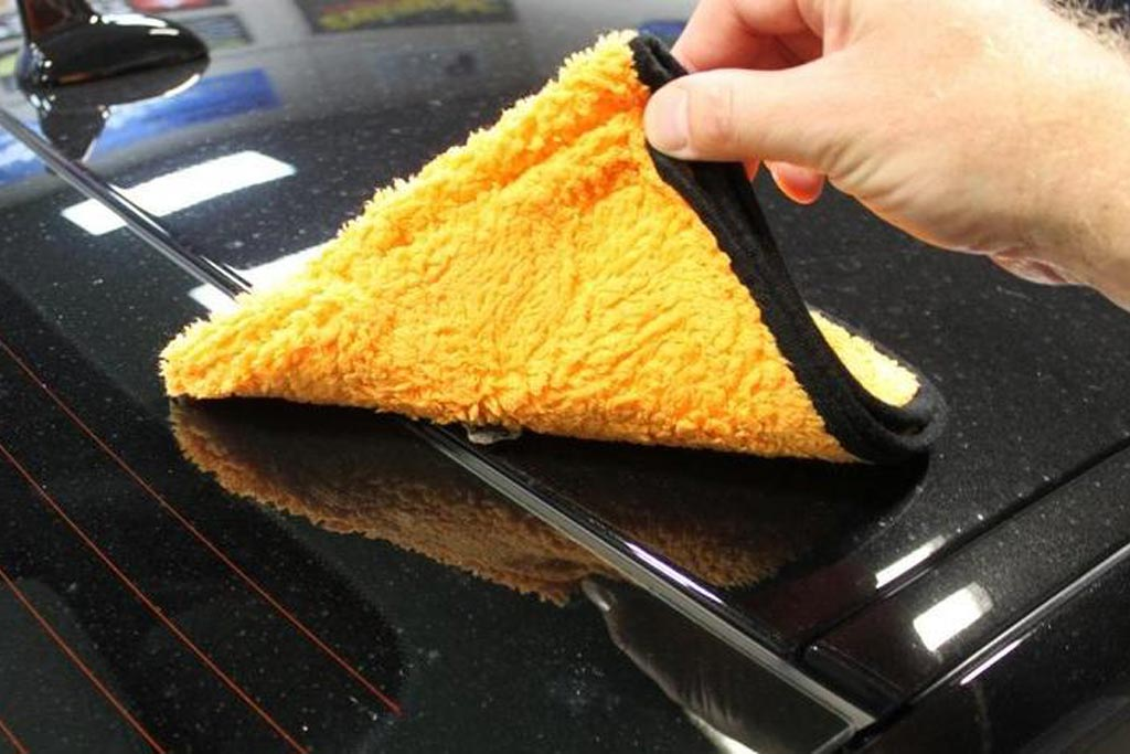 Car method. Птичий помет на кузове автомобиля. Птичий помет на краске. Чем отмывать птичий помет с машины. Машина в птичьем помете.