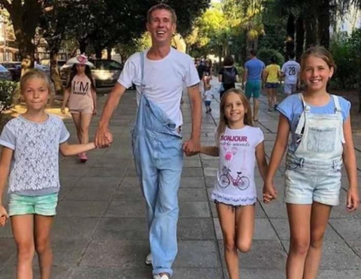 Алексей Панин с дочерьми. Фото: Instagram