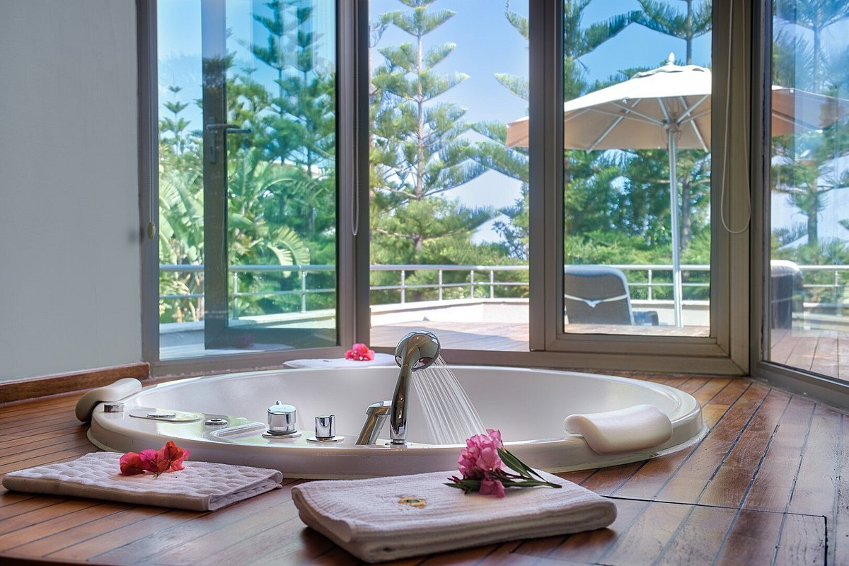 https://dynamic-media-cdn.tripadvisor.com/media/photo-o/1b/cf/32/f9/ela-palace-villa.jpg?w=1200&h=-1&s=1