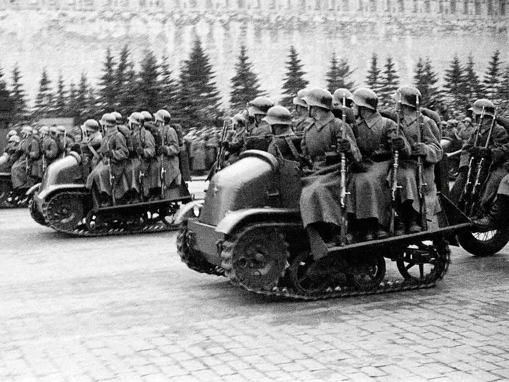 Тягач Пионер. Парад РККА 1939 Москва. Парад 7 ноября 1939 года в Москве.