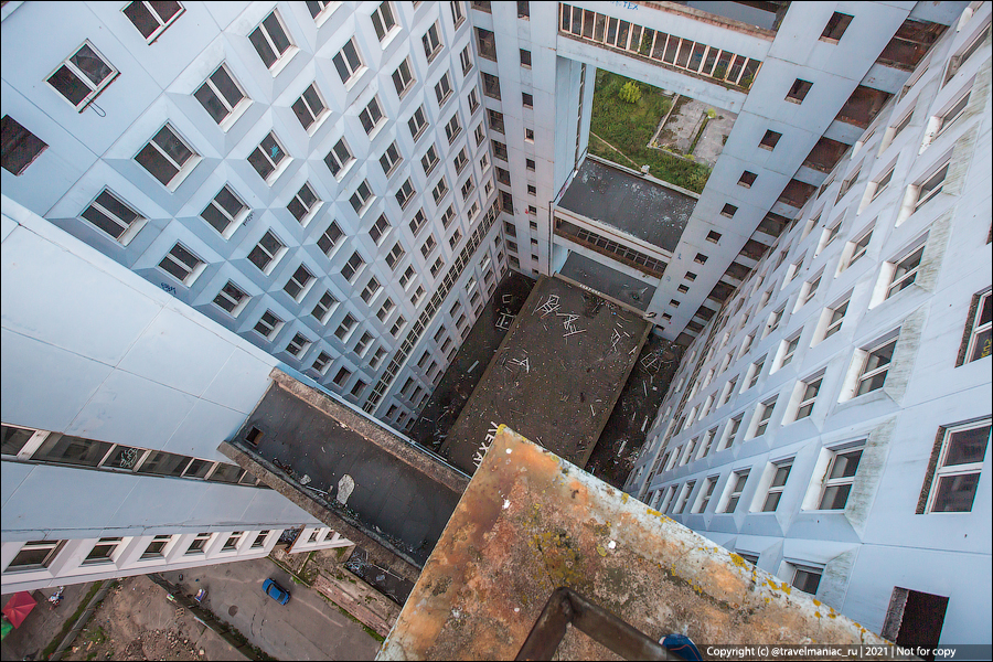 Калининградский заброшенный небоскреб-урод, который власти хотят снести, а жители против1