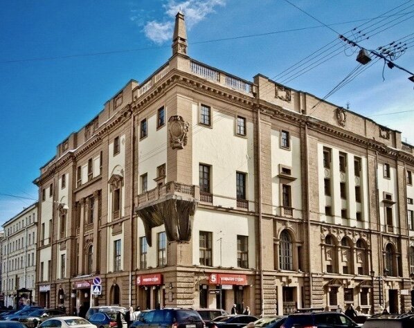 Дом Радио, бывшее Санкт-Петербургское Благородное собрание построен  по проекту архитекторов братьев Косяковых — Василия Антоновича, Владимира Антоновича и Георгия Антоновича