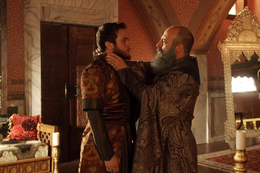 Султан Сулейман и шахзаде Баязид в сериале "Великолепный век". Фото из открытого источника.