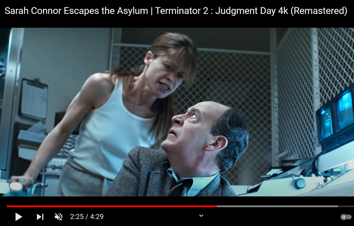 Сара О'Коннор ломает доктору руку. 