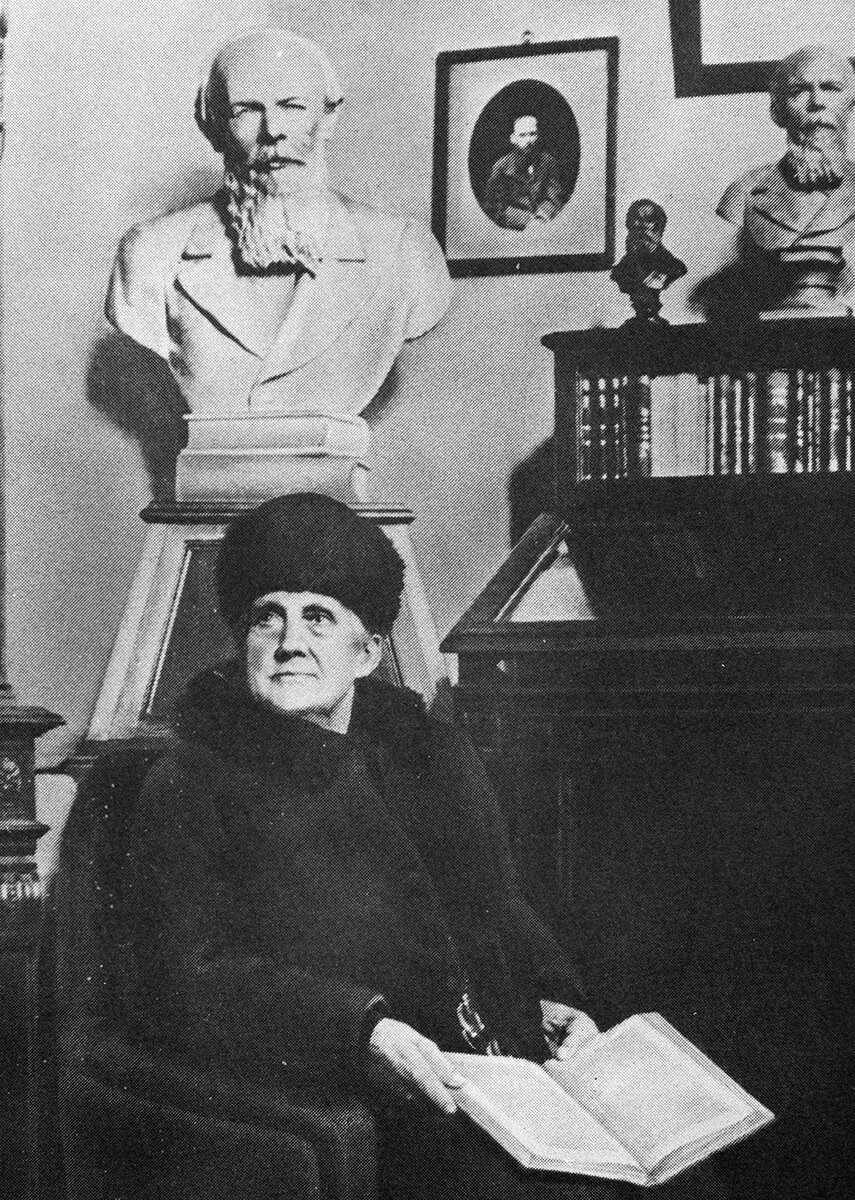 В этом самом месте в 1918 году, Анна Достоевская увидит страшное зверство о котором пророчески предупреждал Россию муж в антиреволюционном романе "Бесы"