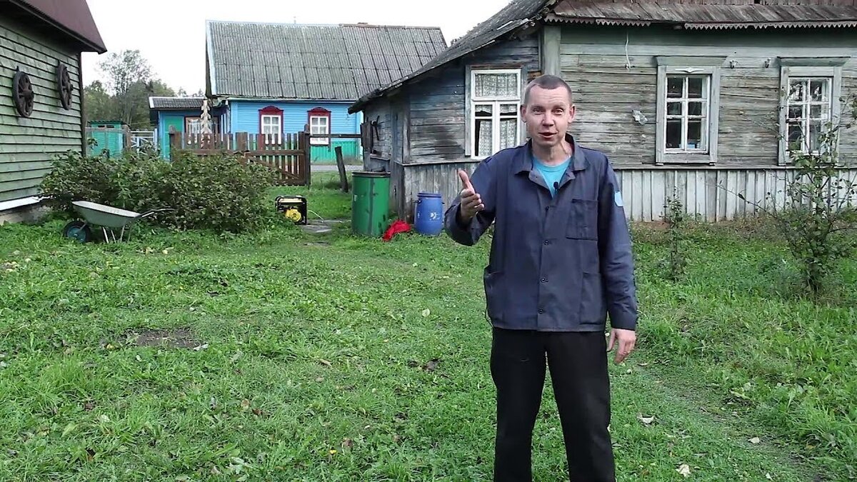 Типичный "деревенский" блогер Андрей! Фото ютуб-канала Деревенский блокнот