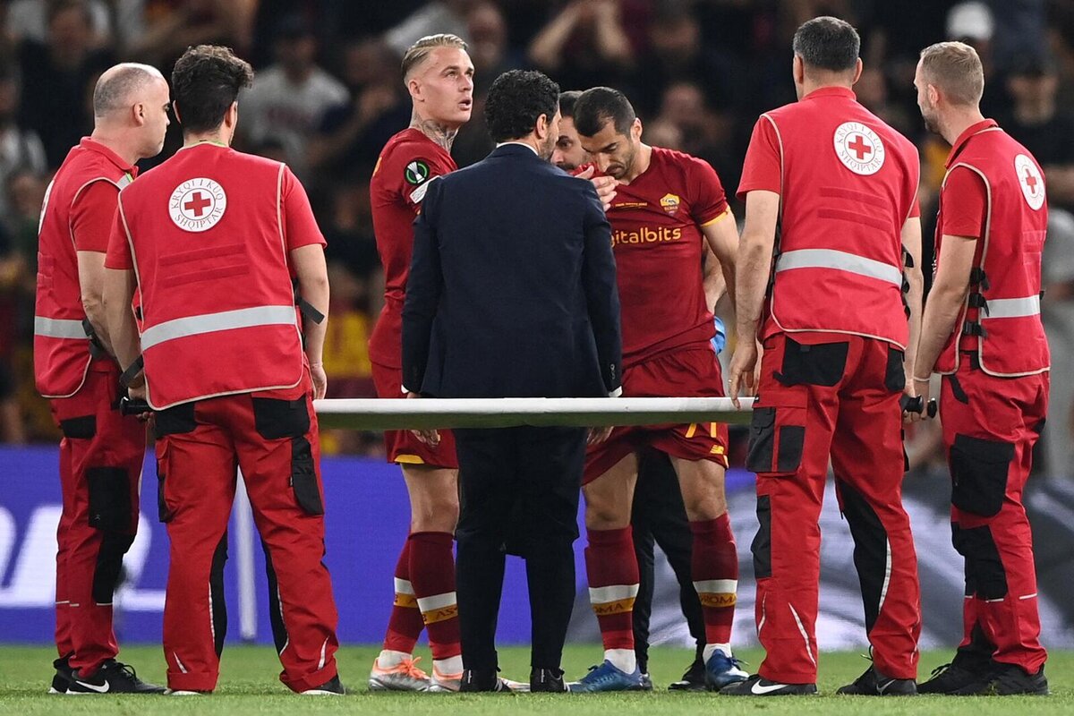 Генриху Мхитаряну оказывают медицинскую помощь