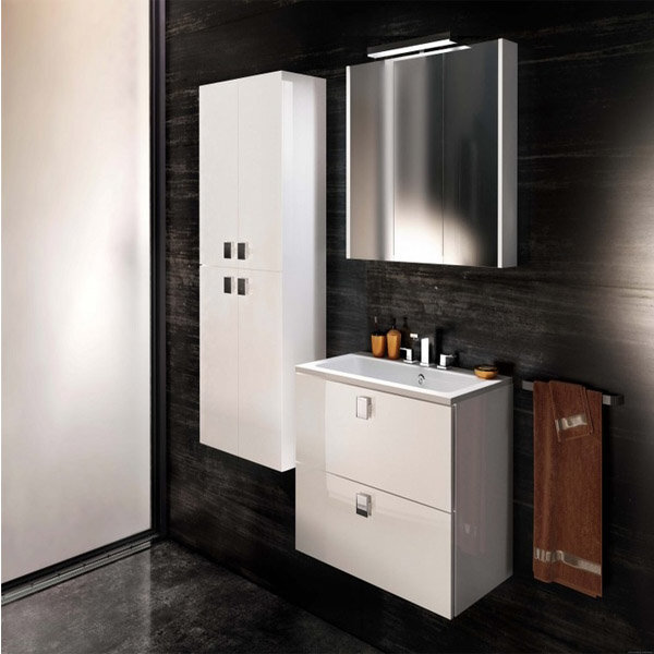 Грамотно встроенный в интерьер полупенал станет украшением ванной комнаты