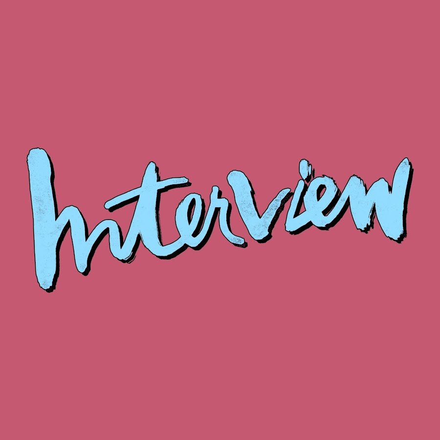 Фирменный шрифт названия журнала Interview. Interview - американский журнал, основанный в конце 1969 года художником Энди Уорхолом и британским журналистом Джоном Уилкоком. Прозвище издания "Хрустальный шар поп-музыки", публикует интервью со знаменитостями, художниками, музыкантами и творческими мыслителями. И обычно они не редактировались. Потому логично, что в нём можно прочитать такую занятную фантазию о том, каким бы мог получиться фильм
