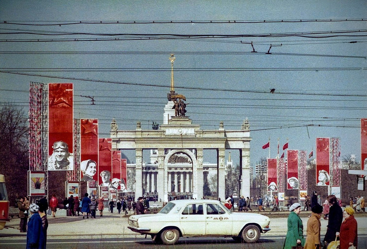 Плохо жили. Советский Союз Москва 1980. Советская Москва 1980. ВДНХ советского Союза. ВДНХ 80-Е.