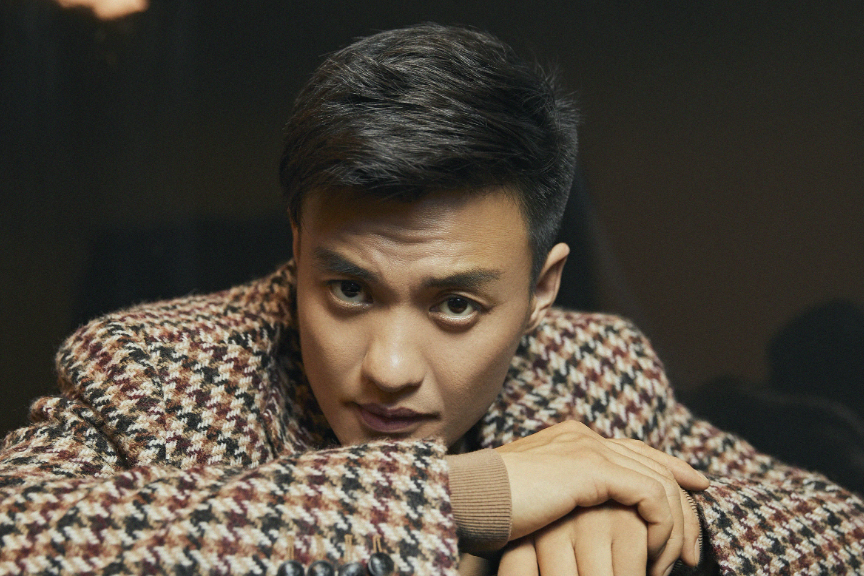 Актёр Чжоу Ивэй.