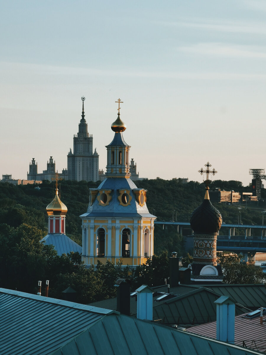 "Золотые Мозги" в Москве. Секретная смотровая под ними