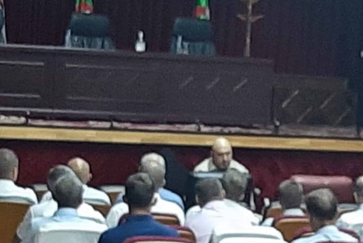 Первое фото появления Суровикина. Качество хромало, да и сглазить не хотелось, но мы сразу в ней признали генерала Армагеддона. Благо потом появились фото и получше