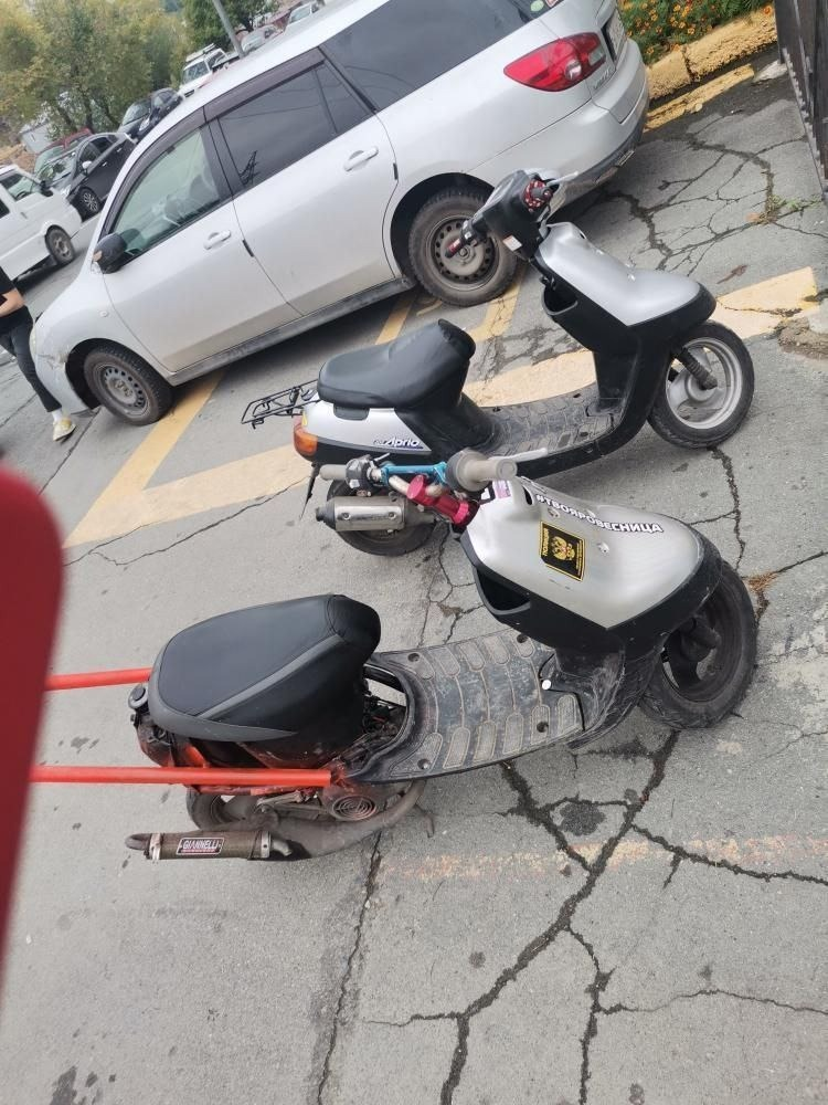 «Только рассмеялись»: поступок школьников на мопедах обсуждают во Владивостоке