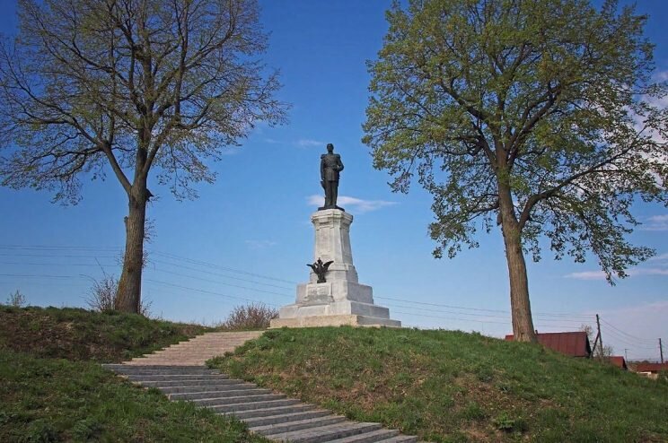Памятник Александру II в селе Белый Ключ, Сурский район Ульяновской области