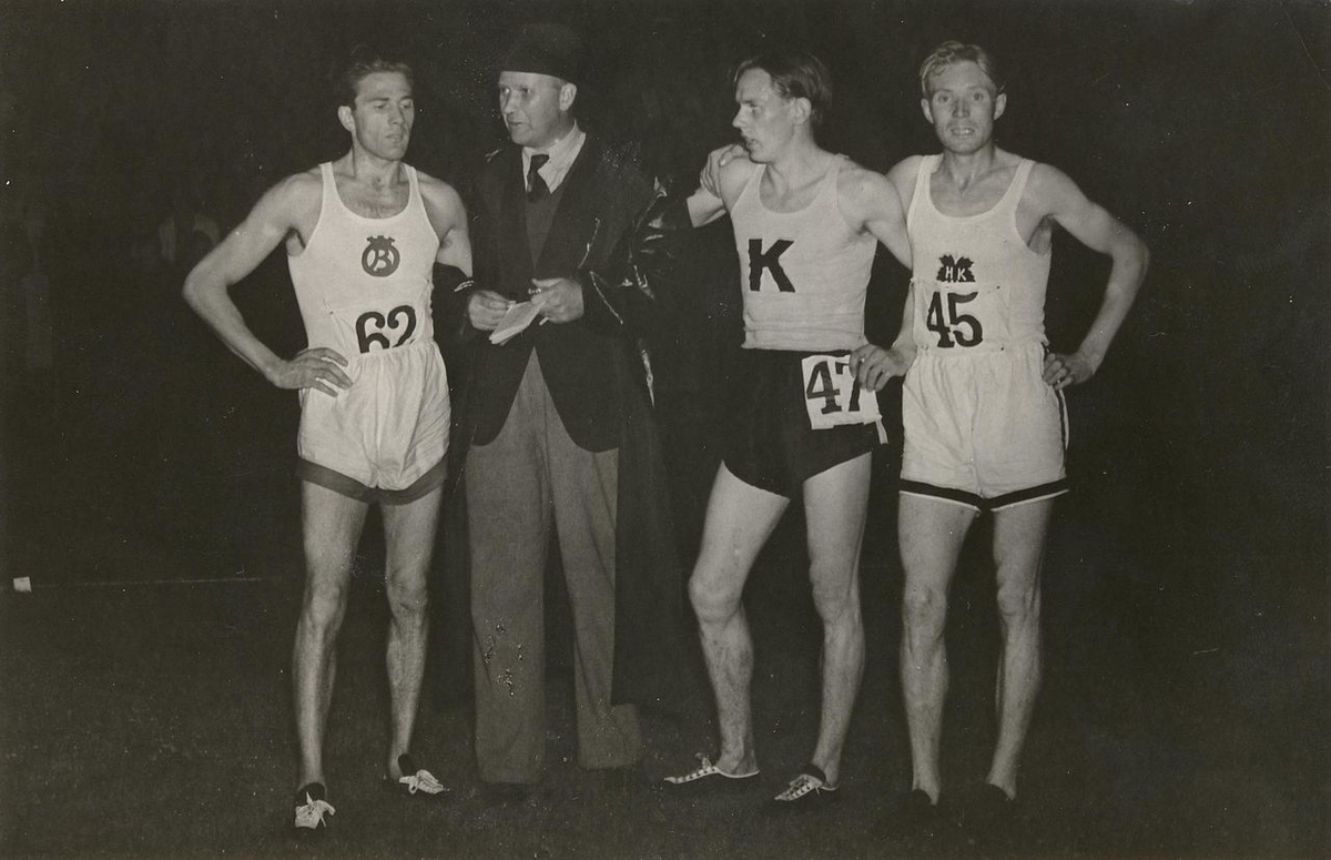 Бронзовый призер Олимпиады-1936 - Генри Йенссон (крайний слева)