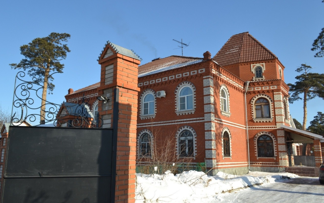 Примеры такой "элитной" недвижимости, которые сейчас находятся в продаже в открытых источниках.