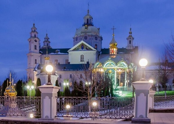 Почаевская Лавра ночью